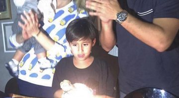Fernanda Gentil comemora os 10 meses do filho ao lado deo ex-marido, Matheus Braga, e do afilhado - Foto: Reprodução/Instagram