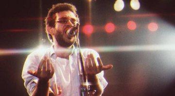 Renato Russo em show, nos anos 80 - Reprodução