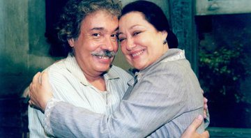 Sem contrato com emissoras, atriz esteve dependendo do teatro para se sustentar - Reprodução / TV Globo